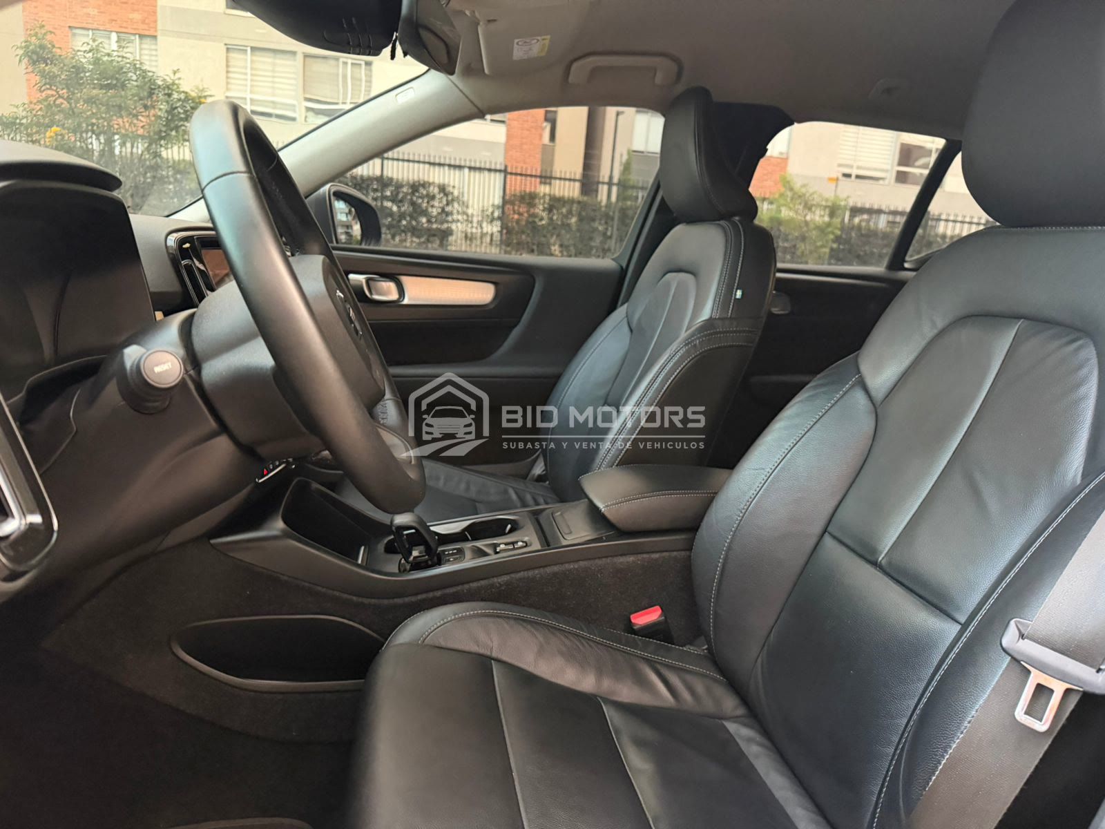 Volvo XC40 T4 Momentum 2021 — foto 2 de 22