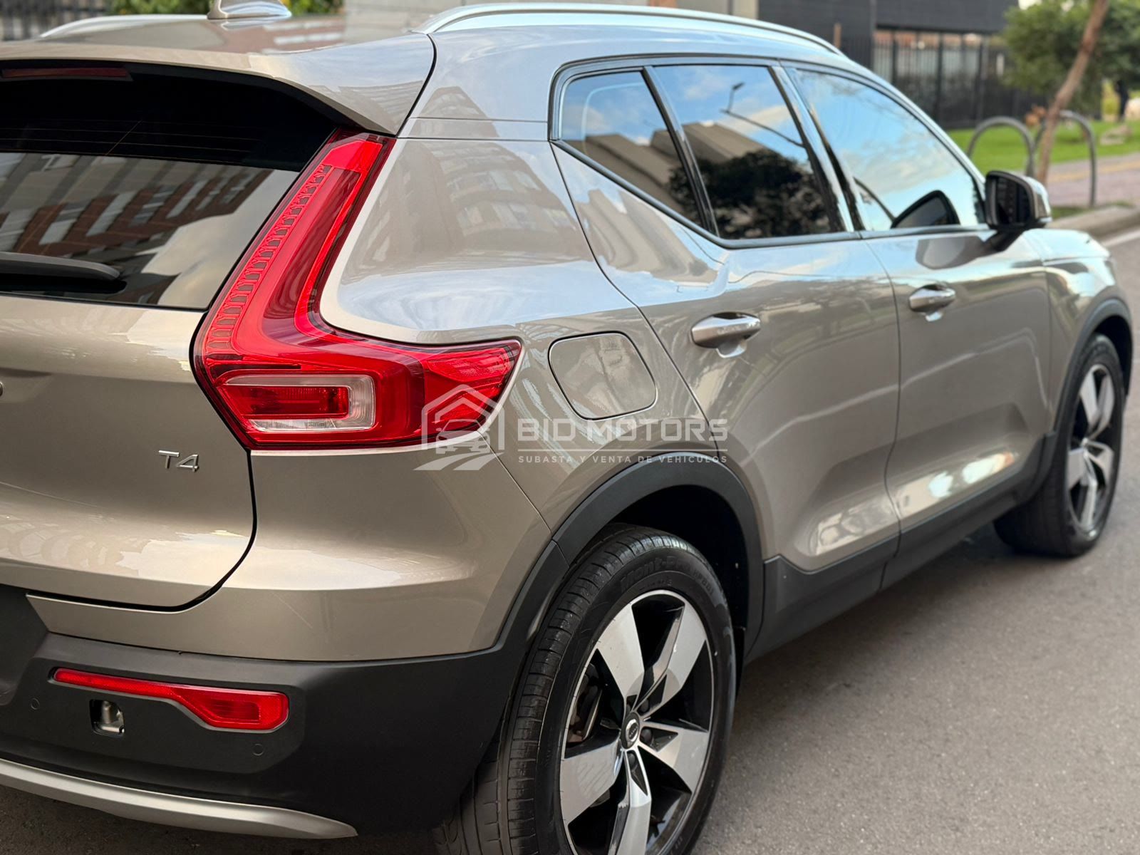 Volvo XC40 T4 Momentum 2021 — foto 5 de 22