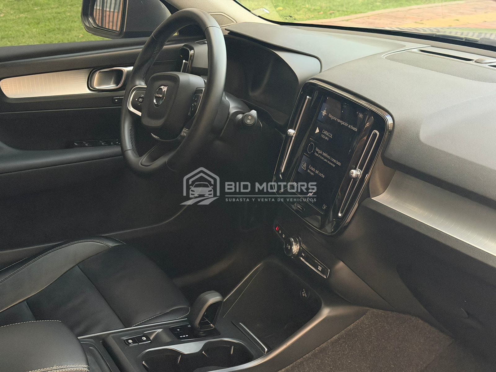 Volvo XC40 T4 Momentum 2021 — foto 7 de 22