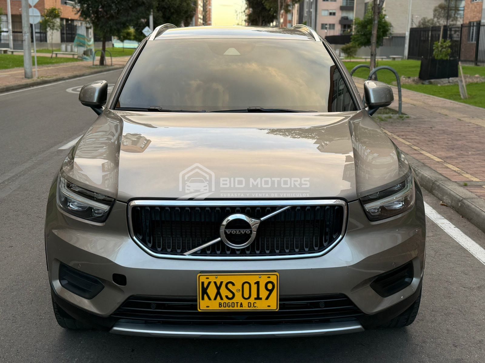 Volvo XC40 T4 Momentum 2021 — foto 8 de 22