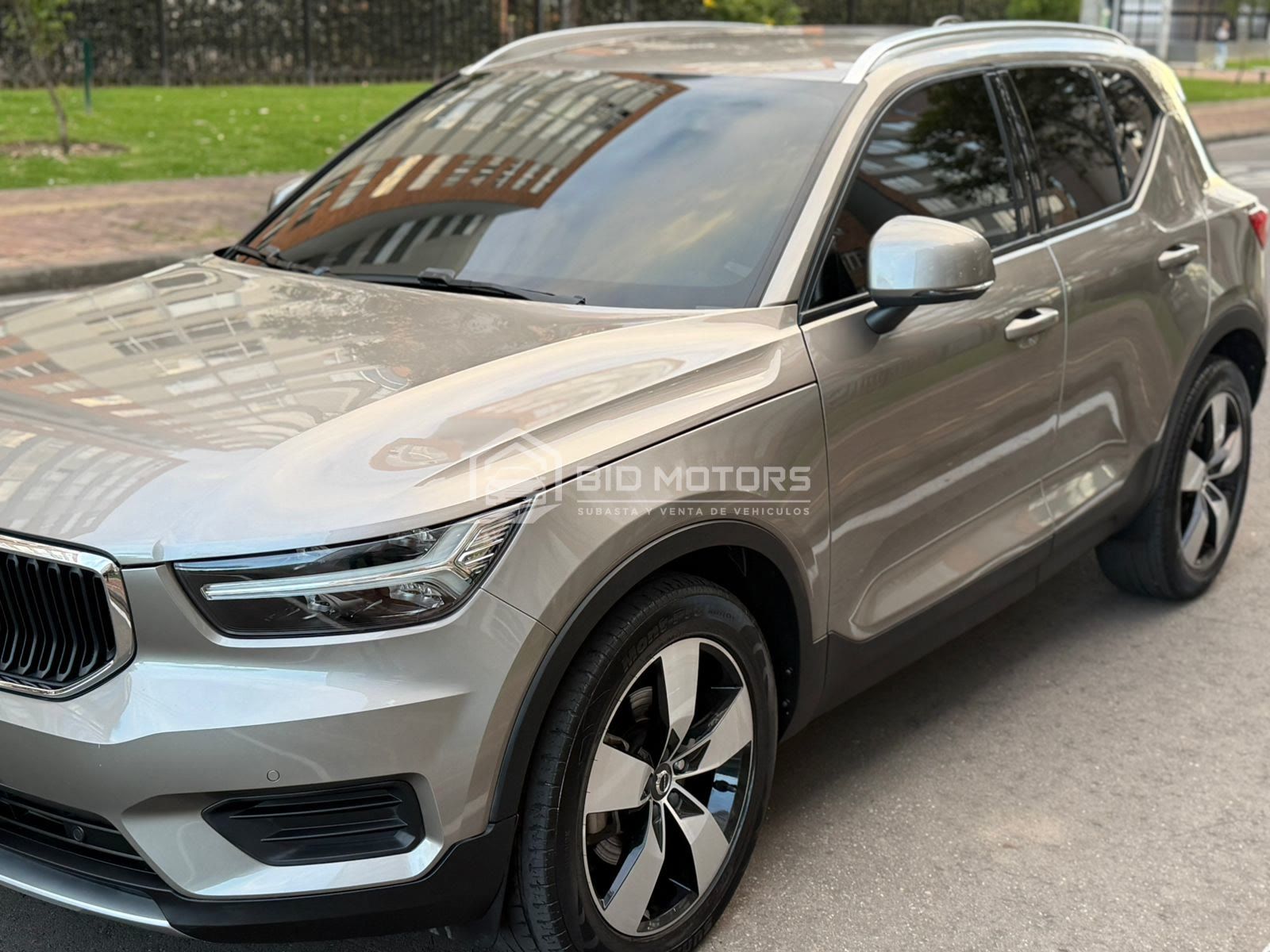 Volvo XC40 T4 Momentum 2021 — foto 10 de 22