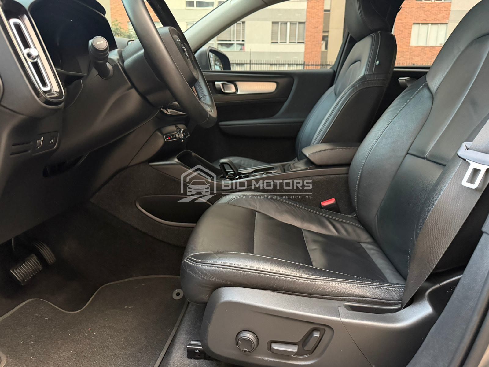 Volvo XC40 T4 Momentum 2021 — foto 11 de 22