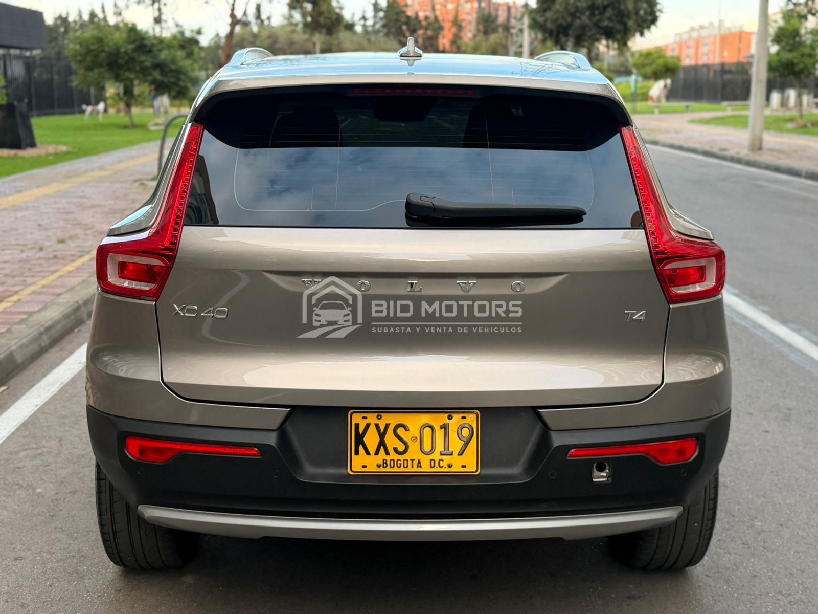 Volvo XC40 T4 Momentum 2021 — foto 13 de 22
