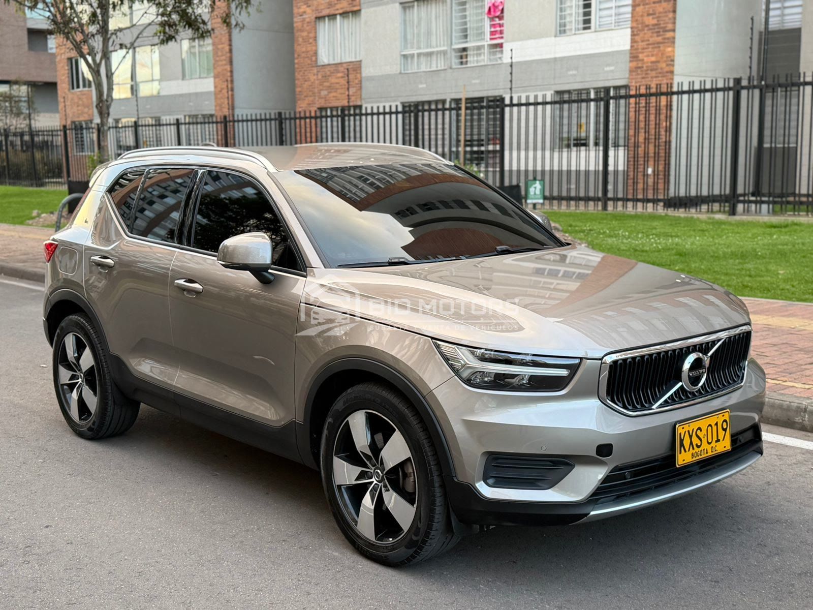 Volvo XC40 T4 Momentum 2021 — foto 16 de 22