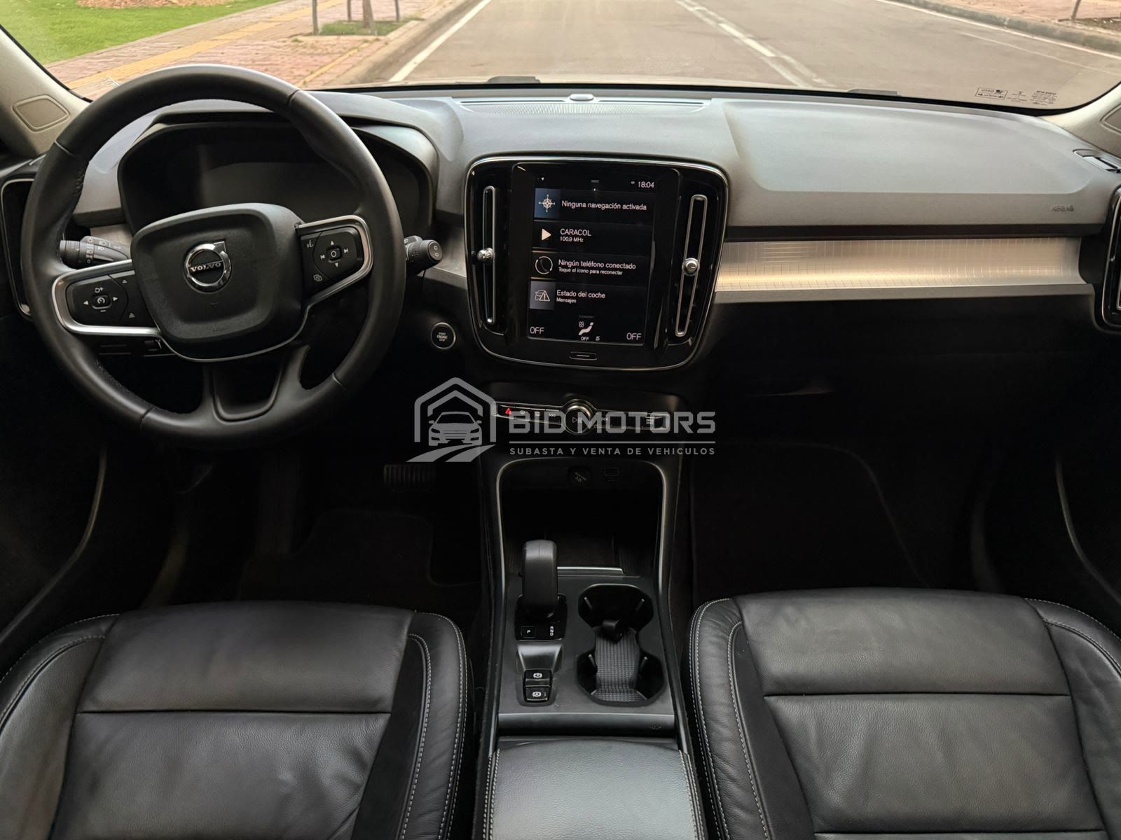 Volvo XC40 T4 Momentum 2021 — foto 17 de 22