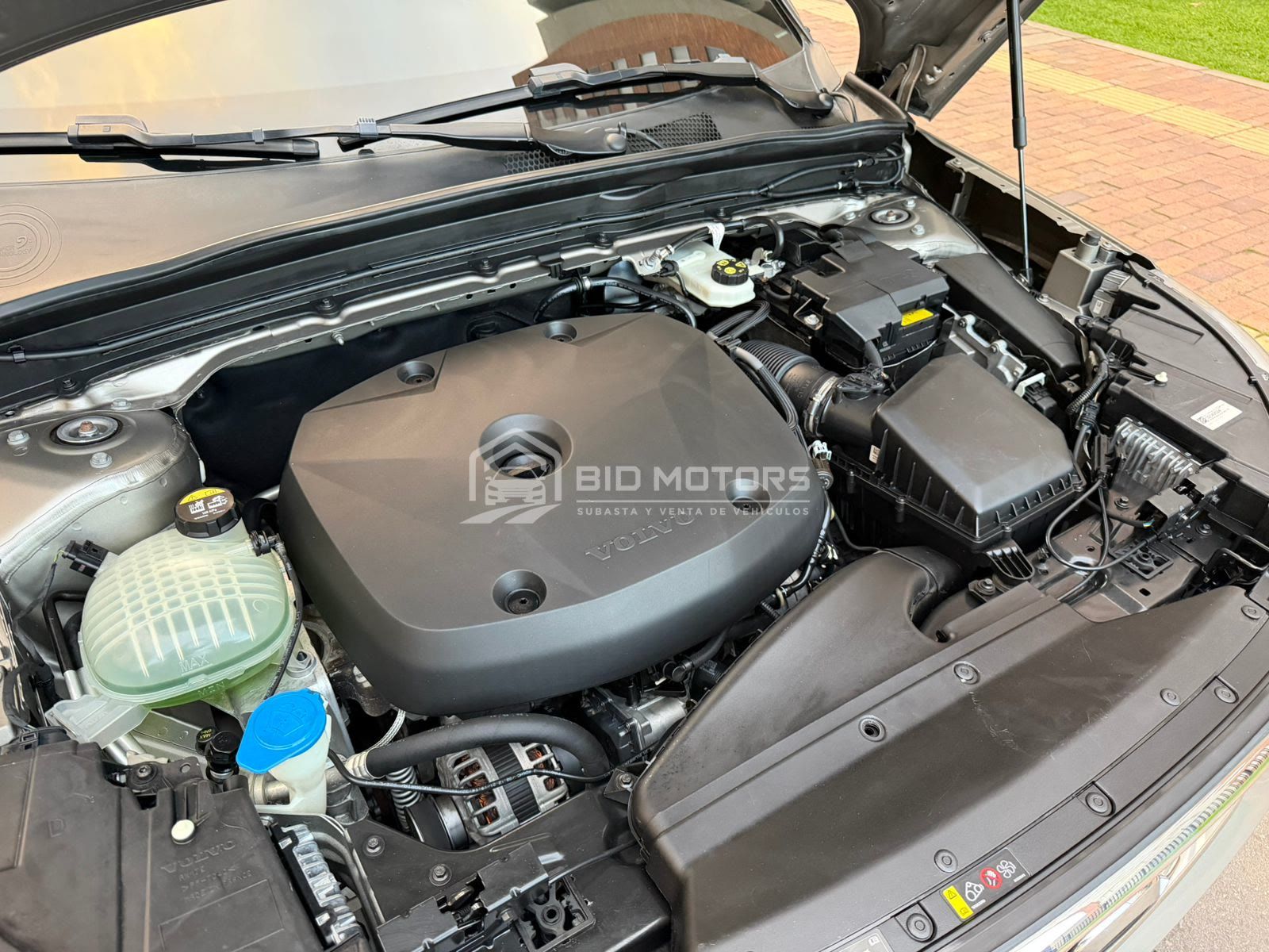Volvo XC40 T4 Momentum 2021 — foto 18 de 22