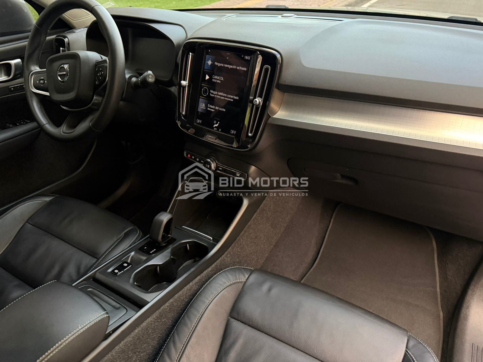 Volvo XC40 T4 Momentum 2021 — foto 19 de 22
