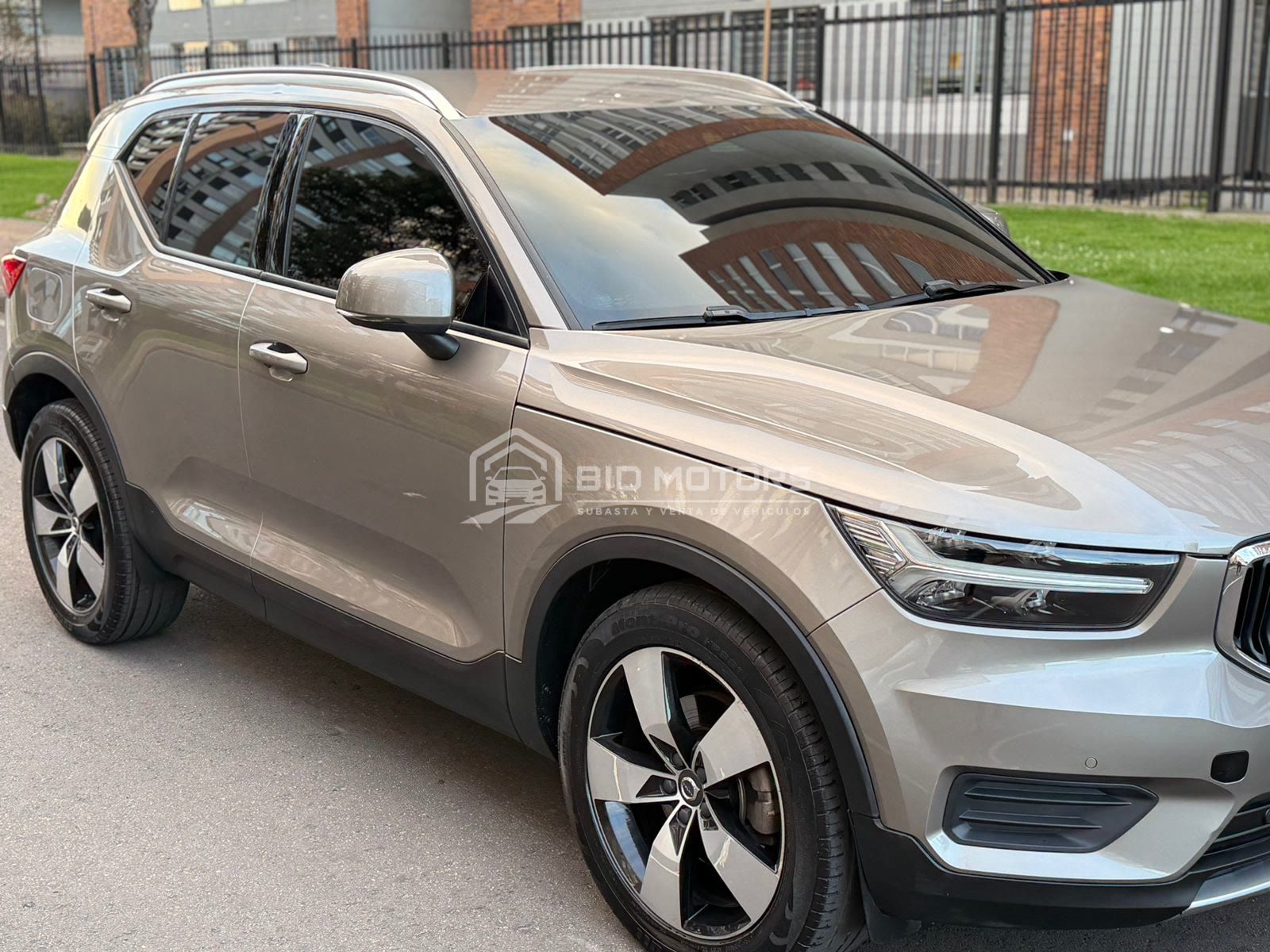 Volvo XC40 T4 Momentum 2021 — foto 20 de 22