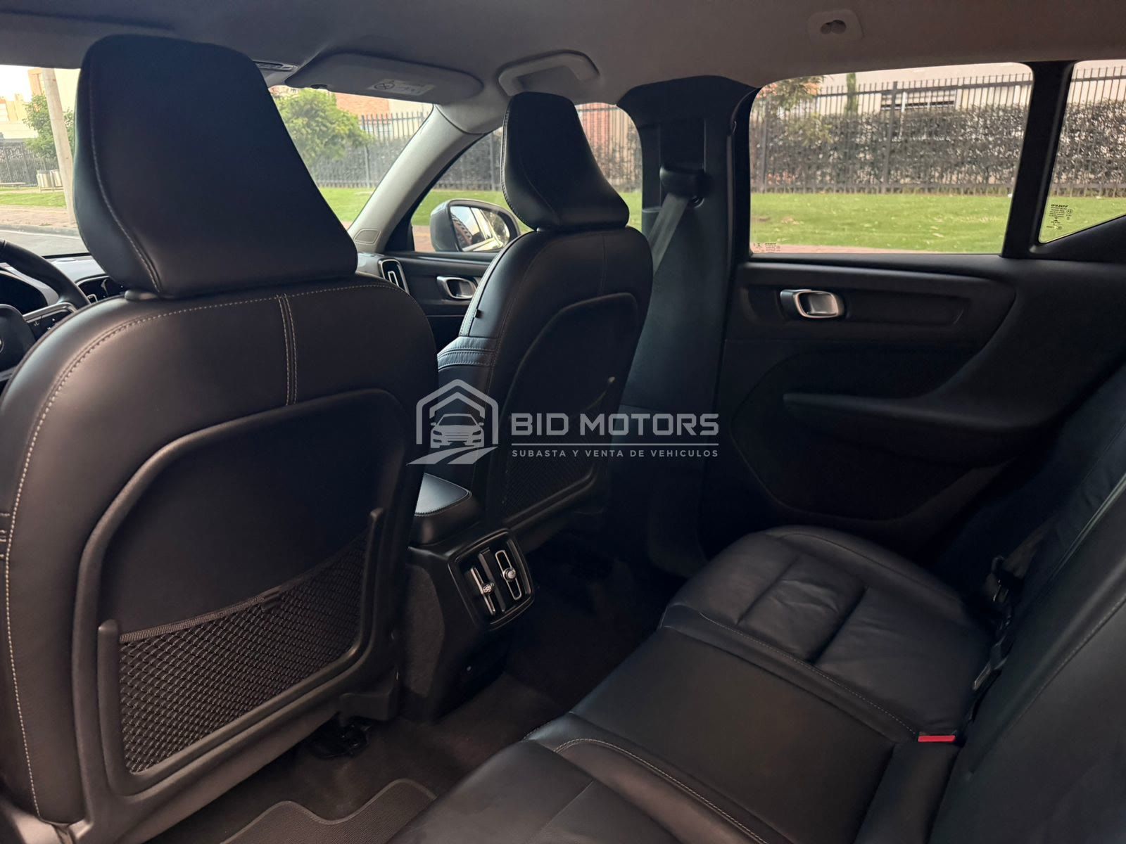 Volvo XC40 T4 Momentum 2021 — foto 21 de 22
